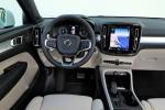 Volvo XC40 D4 Momentum 2017 года (WW)